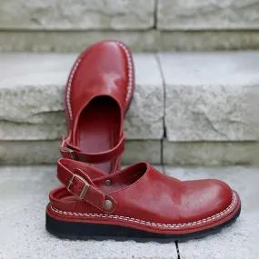 Hand Stitching Horse Leather Slippers with Buckle in Red/Black